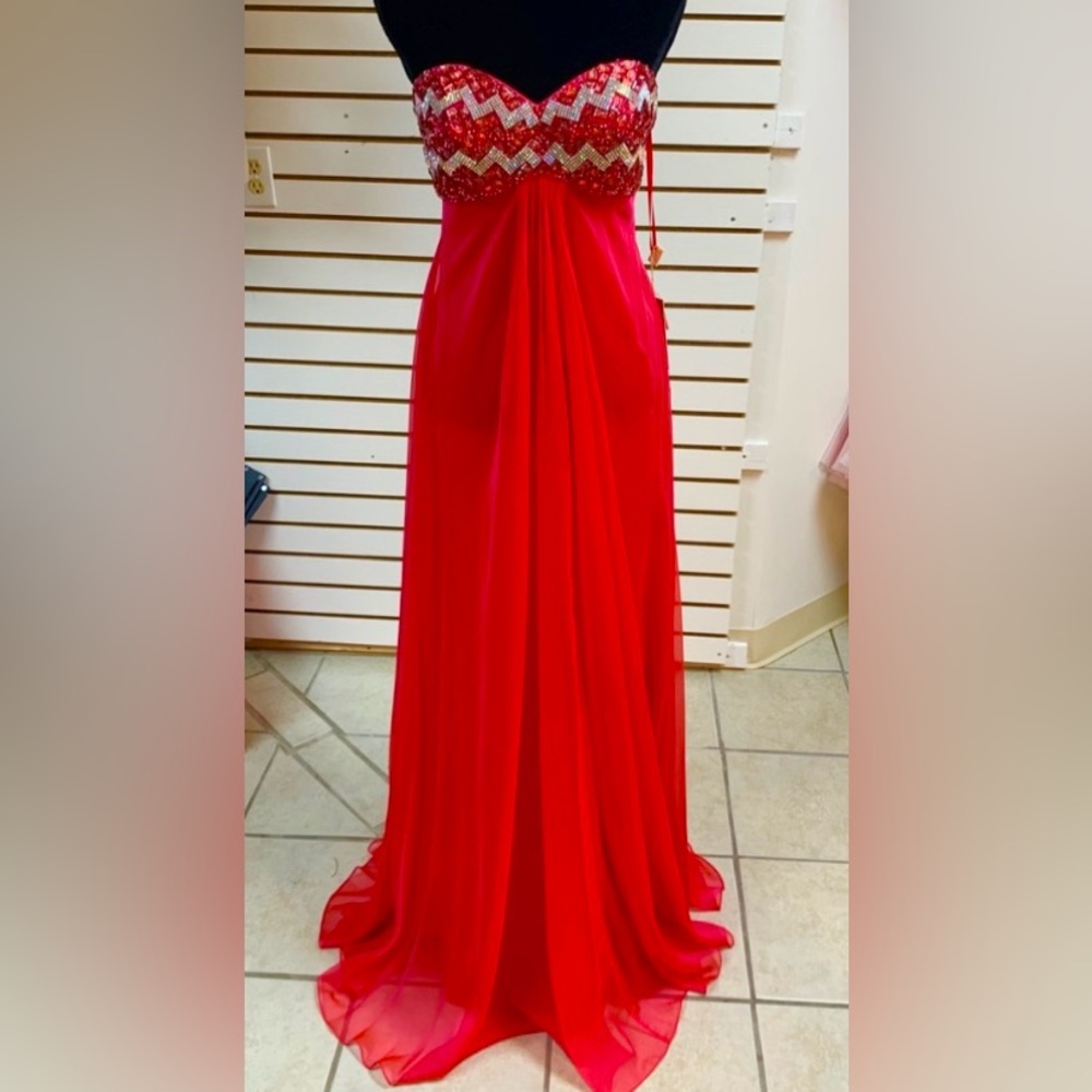 Size 8 Red Empire Waist Prom Homecoming Pageant Formal Evening Gown Dress NWT